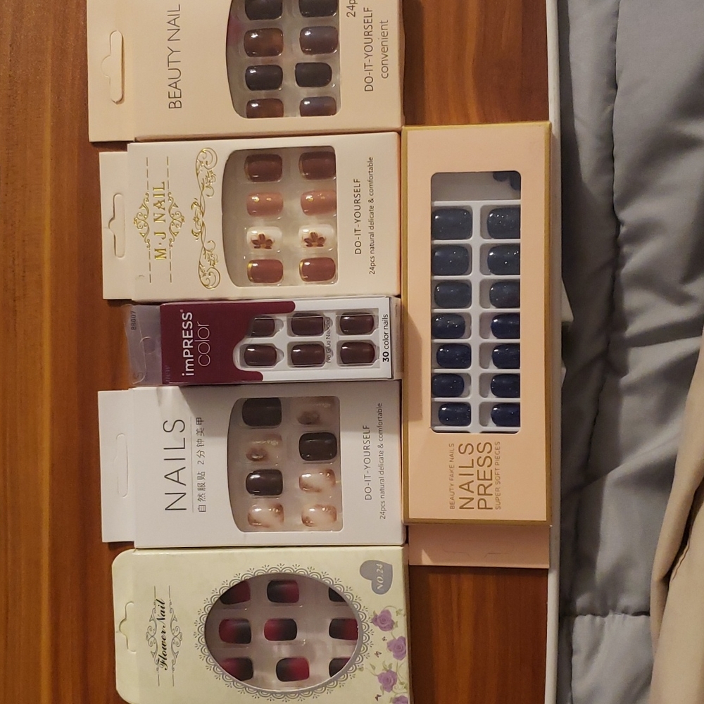 Big Lot of Press-On Nails!!